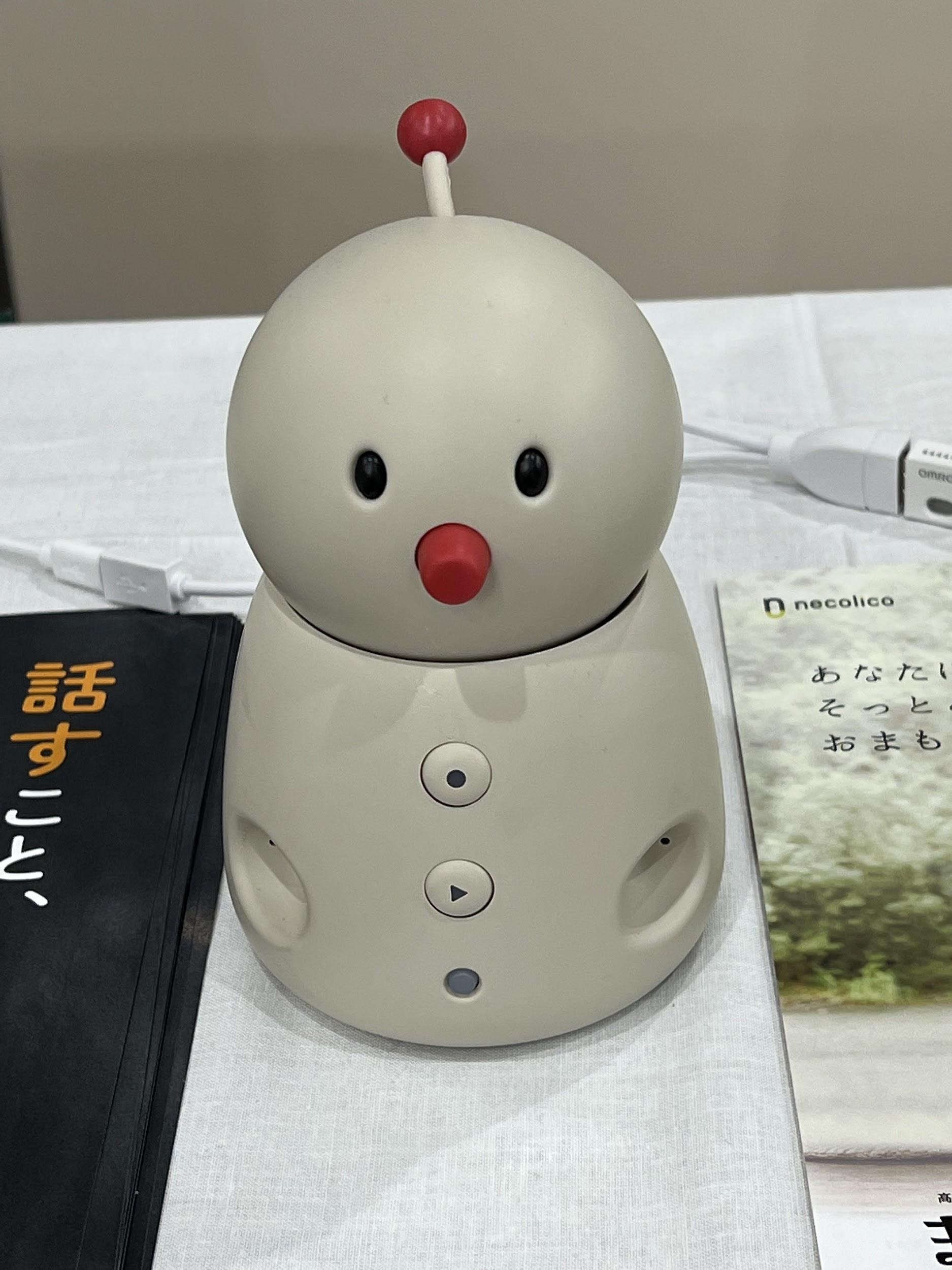 写真）「BOCCO emo（ボッコエモ） LTEモデル Powered by ネコリコ」