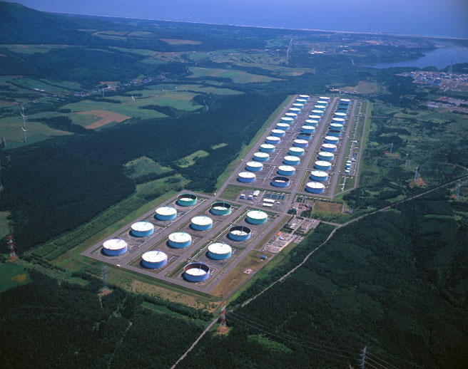 写真）むつ小川原国家石油備蓄基地