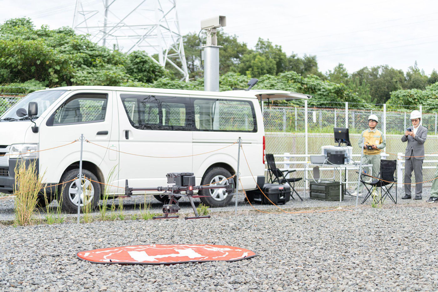 写真）点検を終え、帰還するドローン